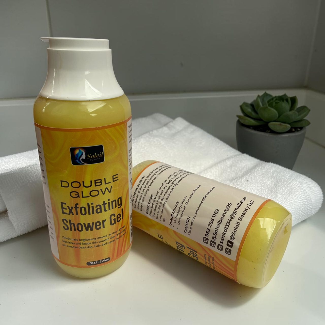 Double Glow Exfoliating Shower Gel for Smooth Skin